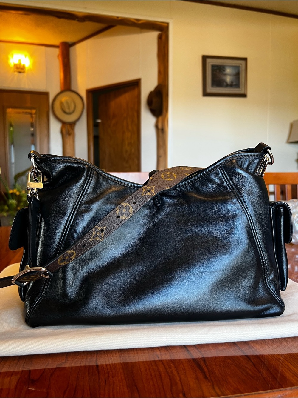 Louis Vuitton CarryAll Cargo Vibe PM - Picture 4 of 17